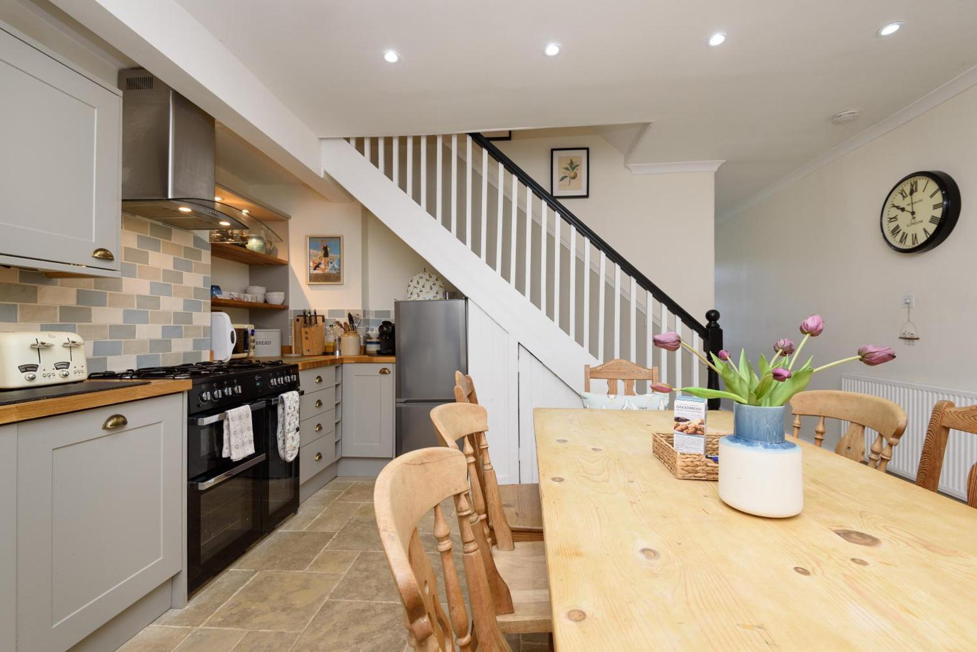 Superb House in Looe, Near Beach and Bars with Great Views and free access to a nearby Indoor Swimming Pool