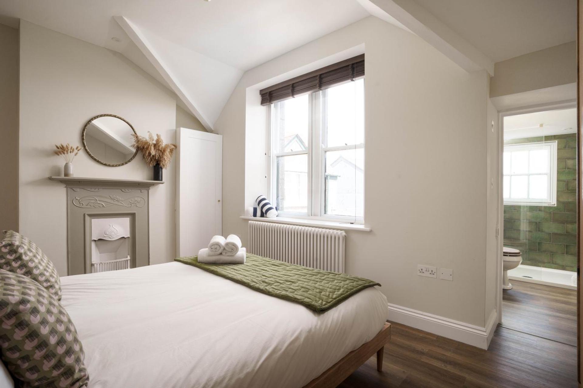 Modern Central one Bedroom Apartment in Penzance