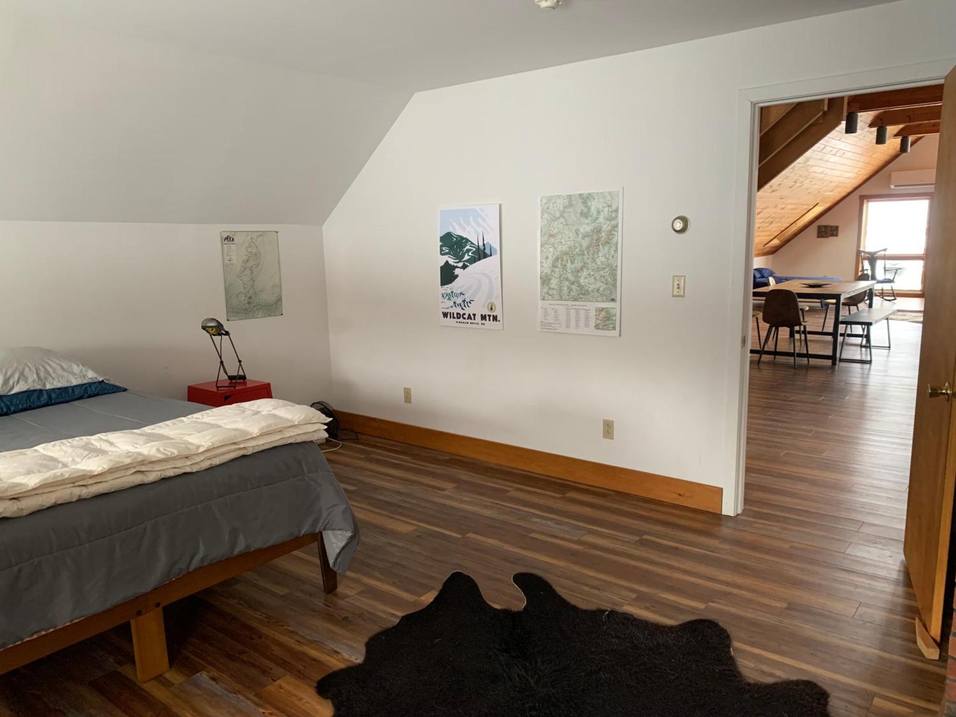 Charming barn loft - all amenities on 60 acre farm in the White Mountains of NH