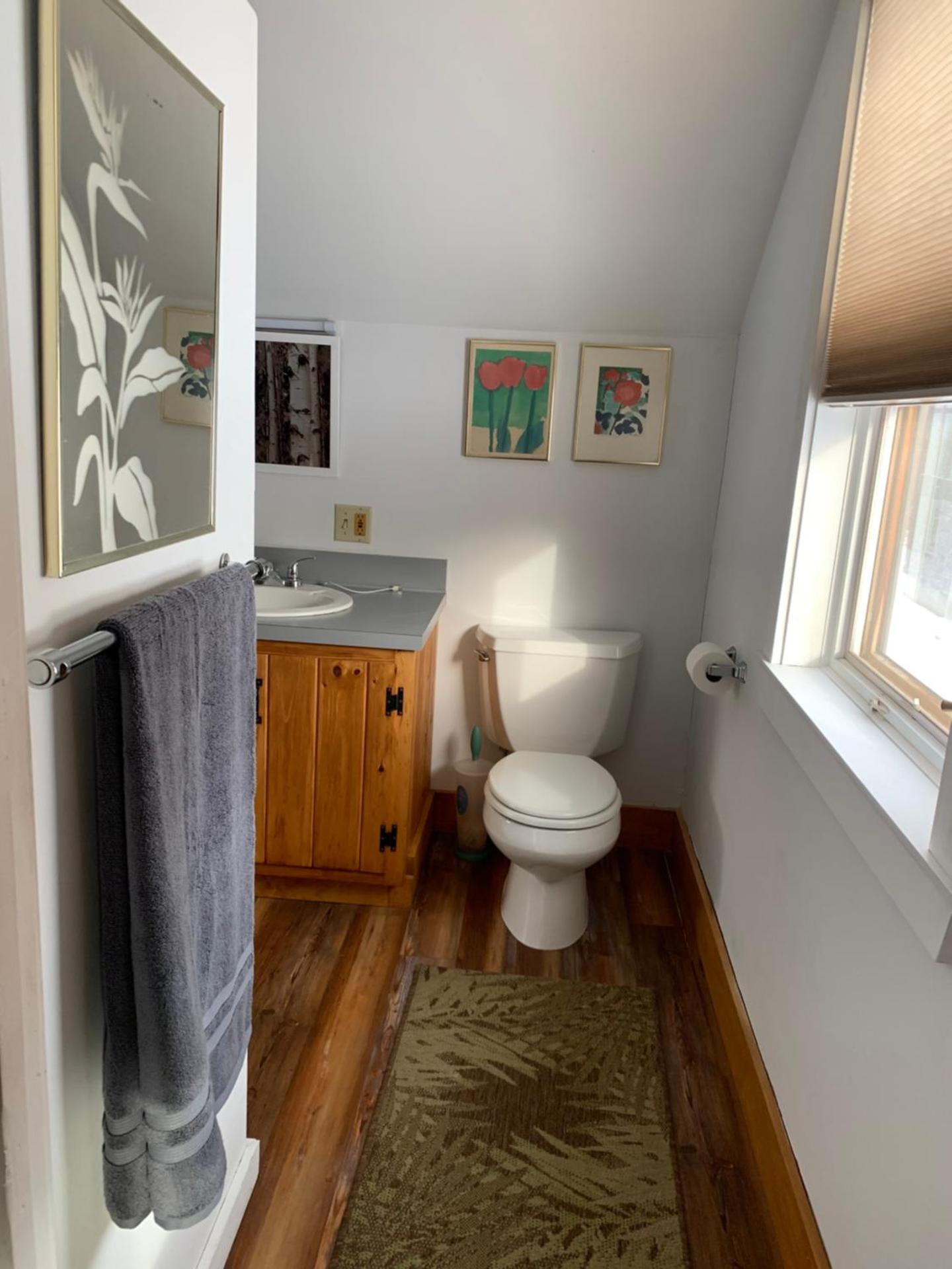 Charming barn loft - all amenities on 60 acre farm in the White Mountains of NH