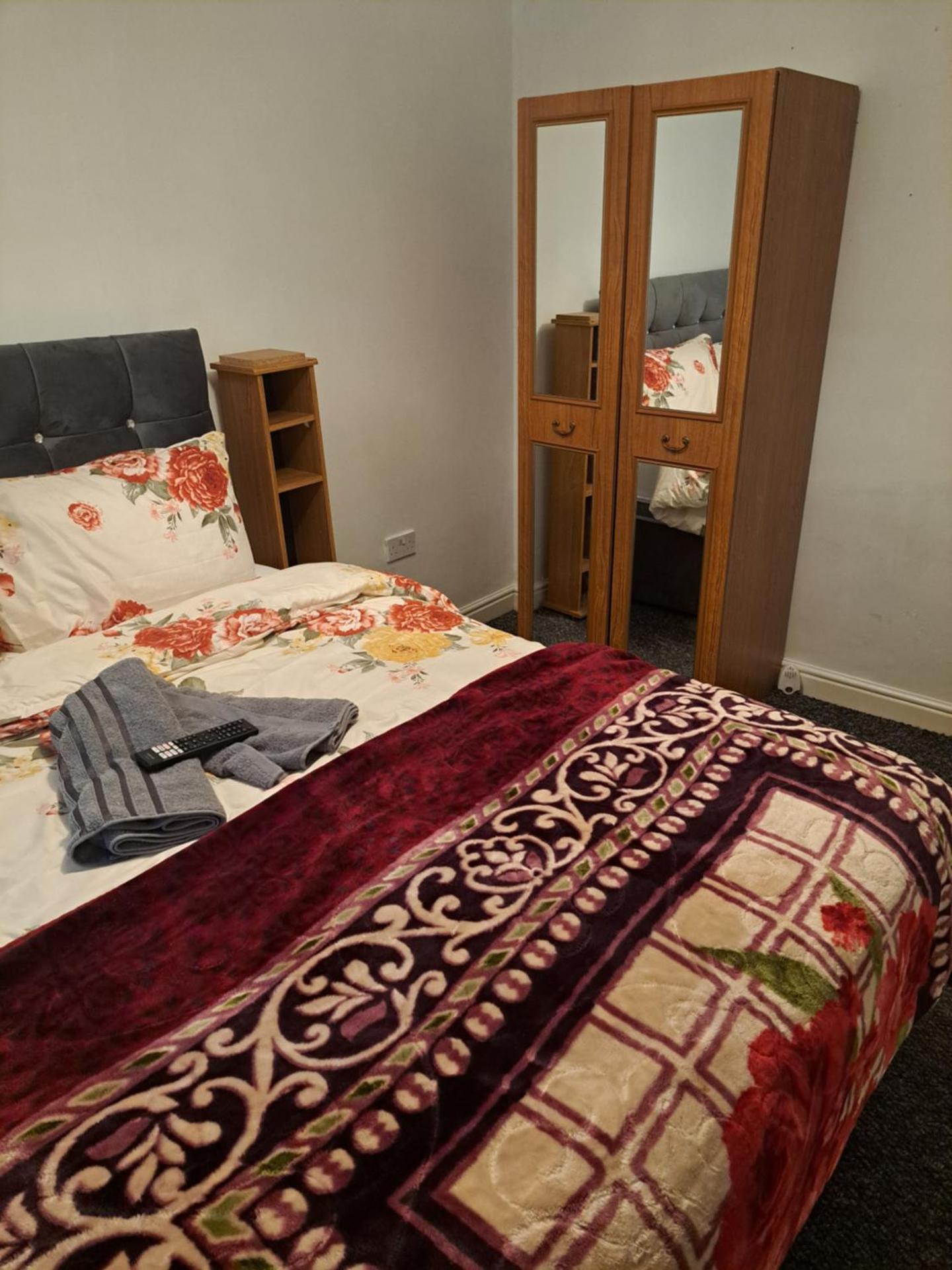 Mekees Luxury Apartment Toronto Wing