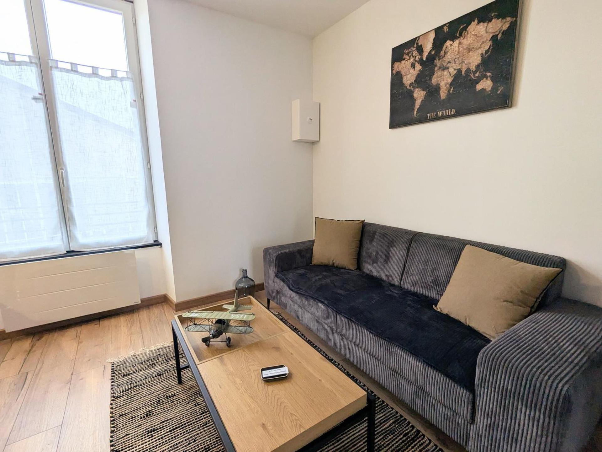 Studio moderne et calme au centre-ville avec parking sécurisé - FR-1-591-723