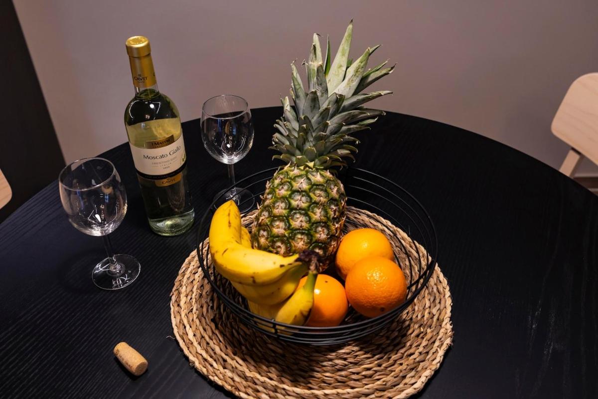 Elegant Noir APT, 1BDR