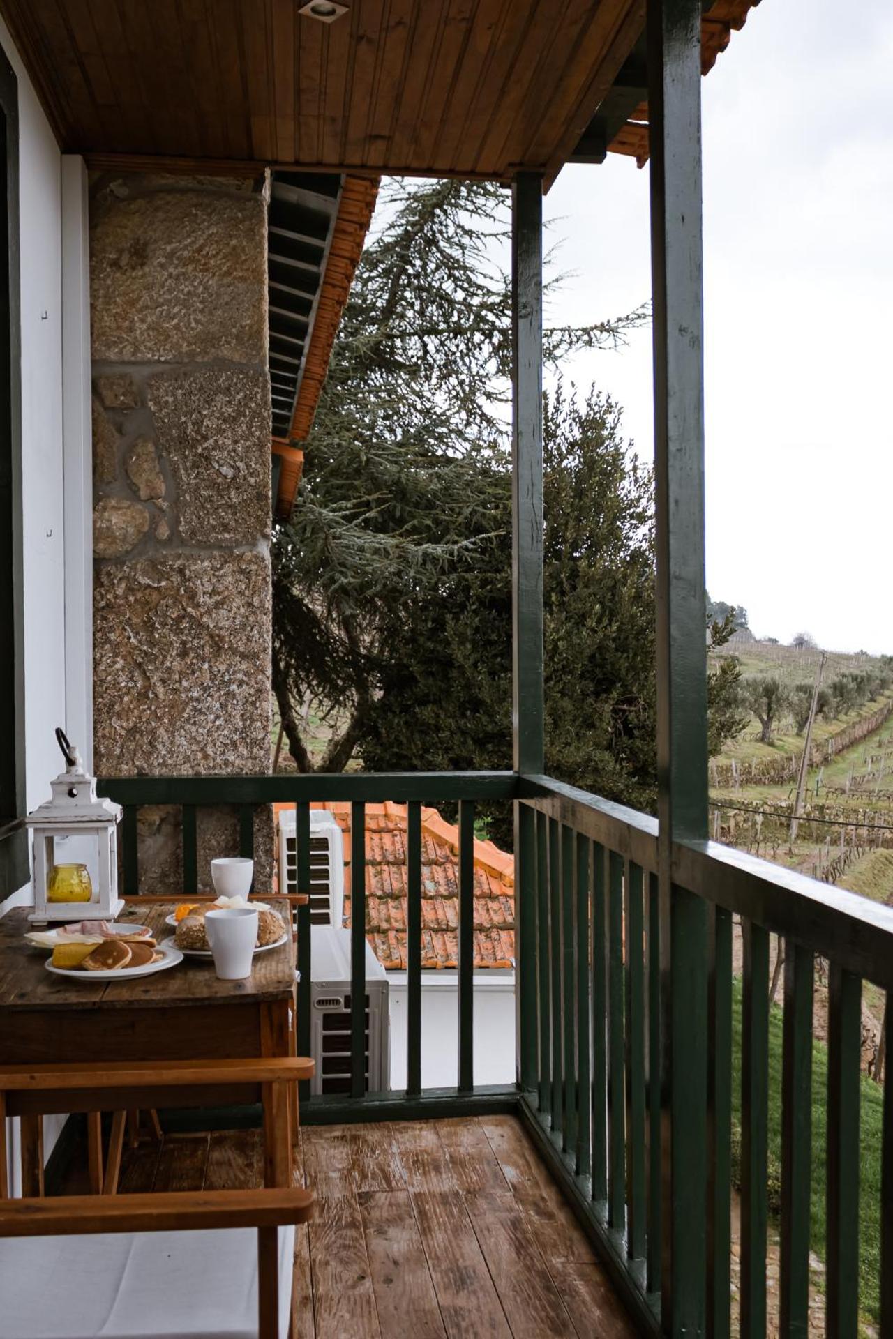 Quinta da Portela - Casa Visconde Arneiros - by RowdHouses