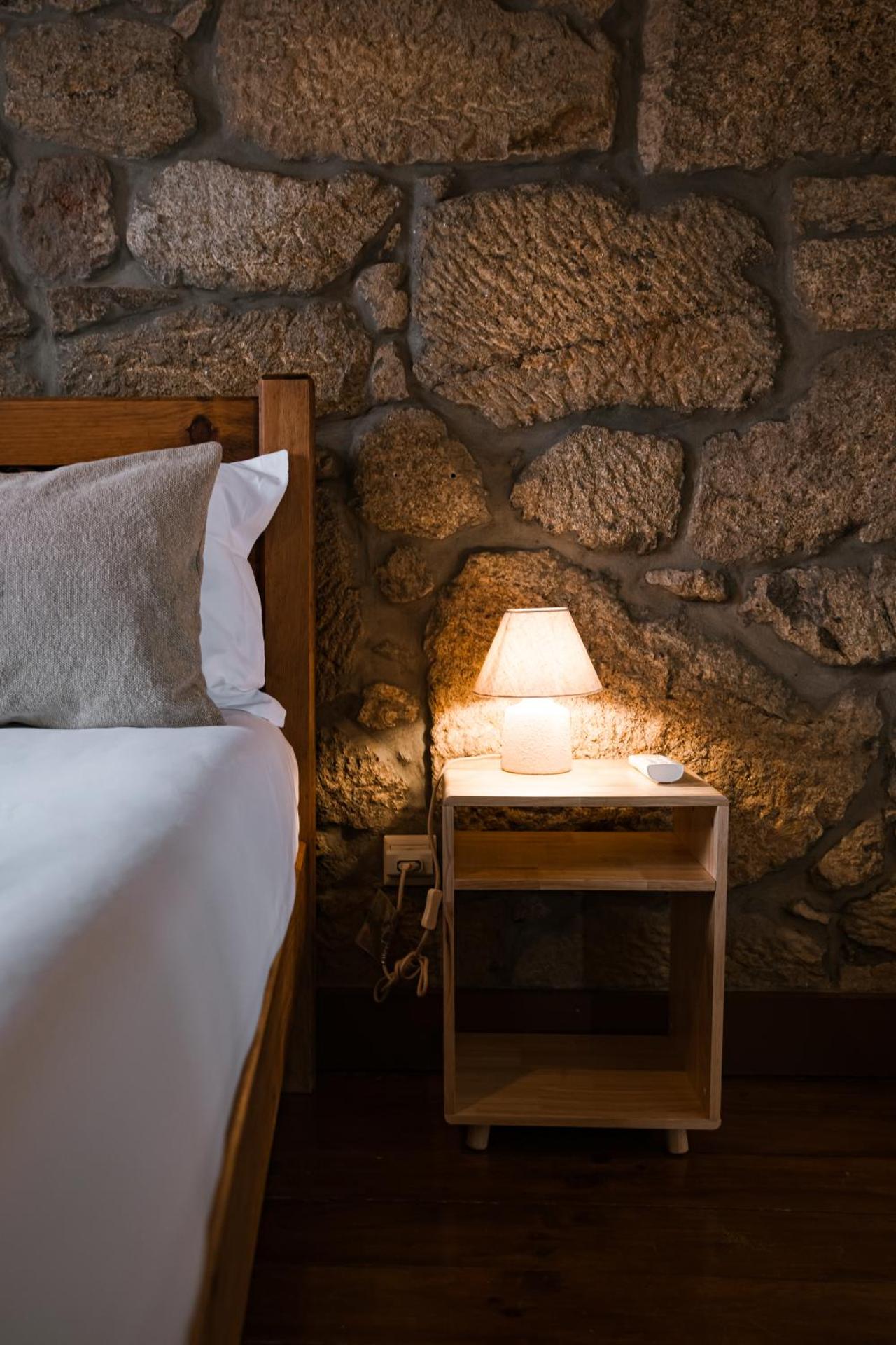 Quinta da Portela - Casa Visconde Arneiros - by RowdHouses