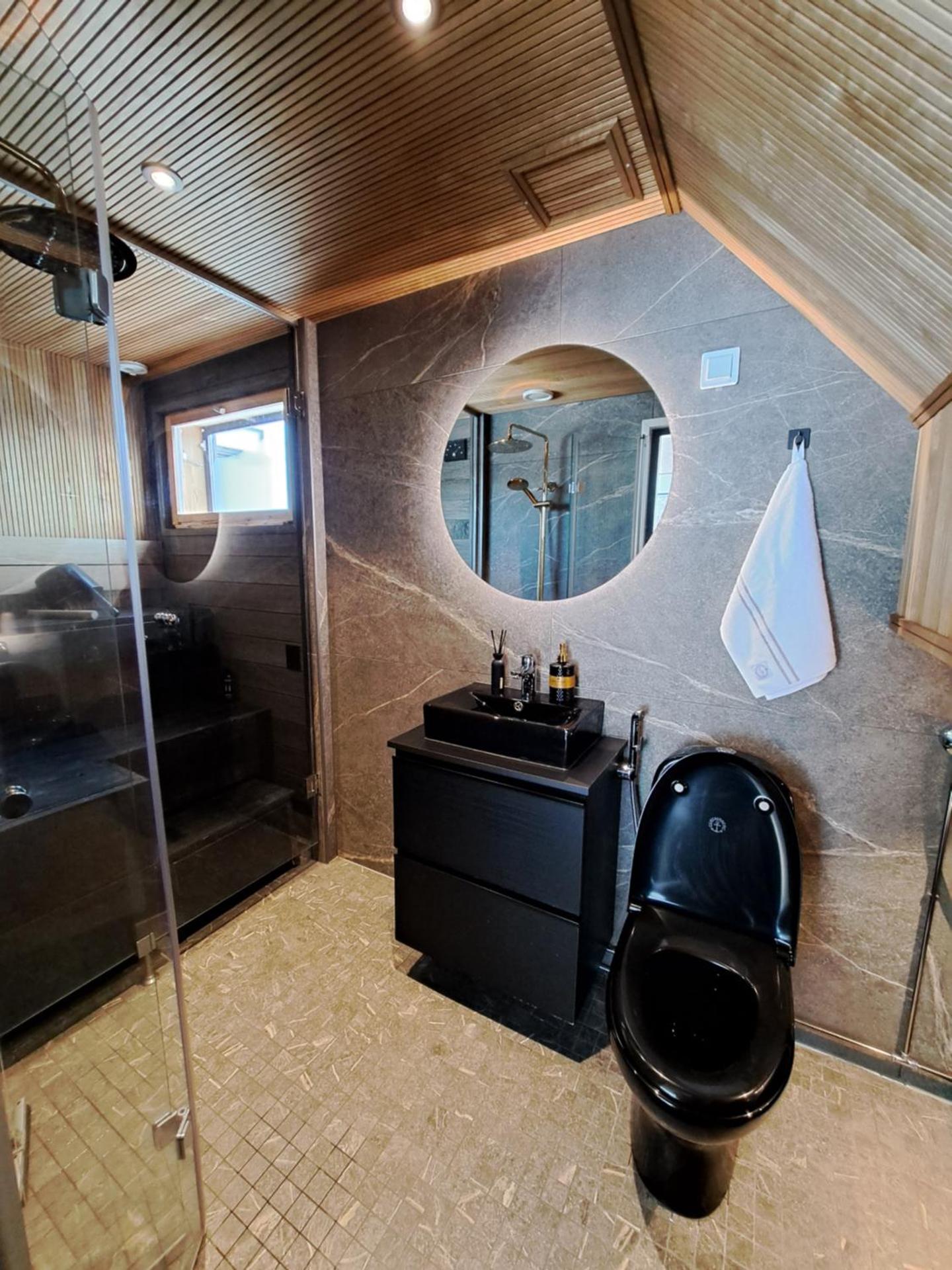 Levi Sky Igloo with private sauna and hot tub