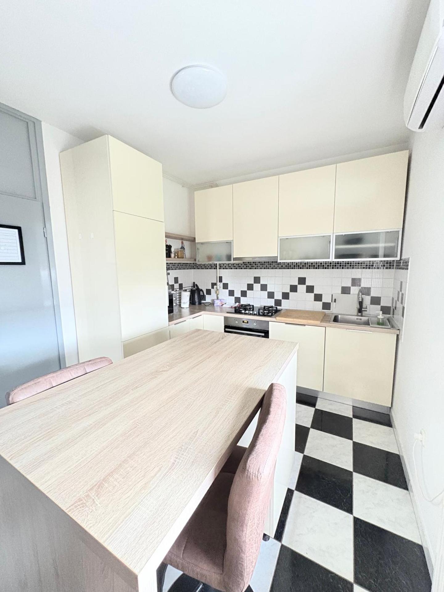 Franko's Cozy Apartment with garage