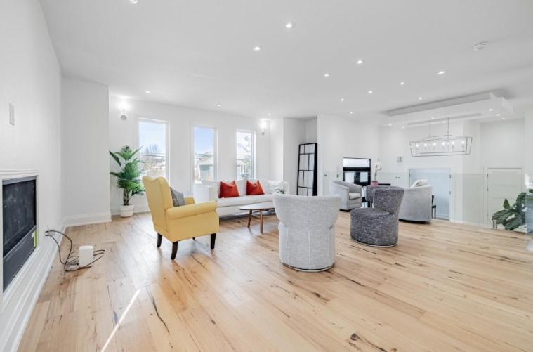 Comfortable Room in Toronto next to Yorkdale mall