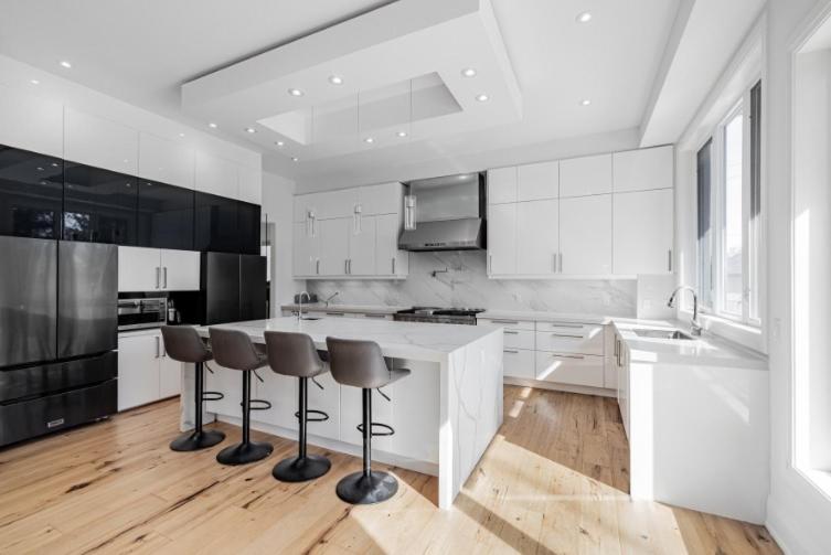 Executive Room in Toronto next to Yorkdale shopping centre