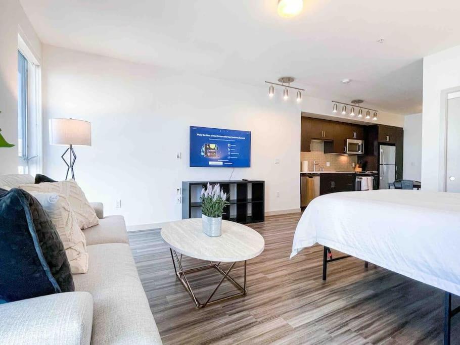 Studio Downtown Walk to Convention Center