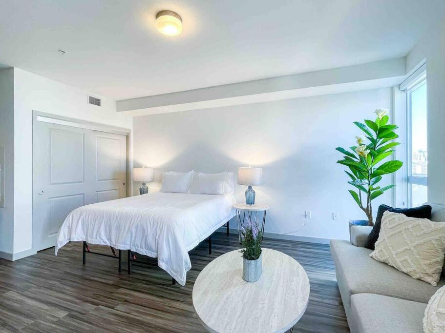 Studio Downtown Walk to Convention Center