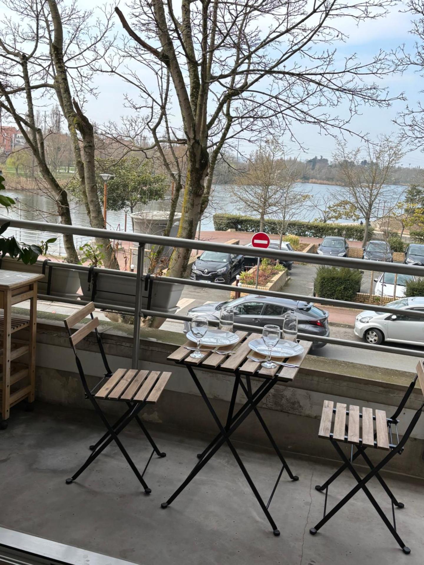 Appartement vue sur Lac proche métro