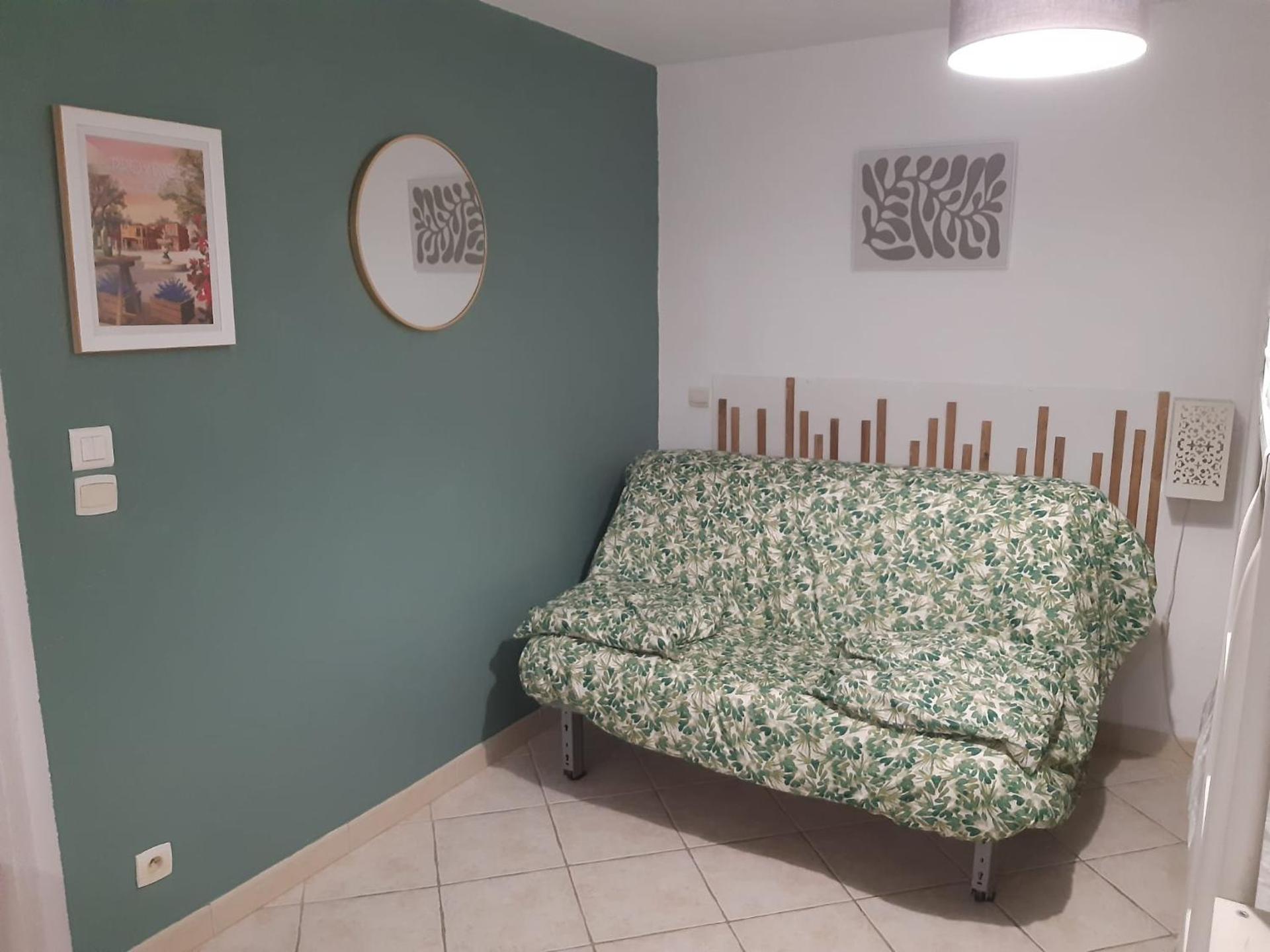 studio bas de villa, jardin et spa (été seulement)