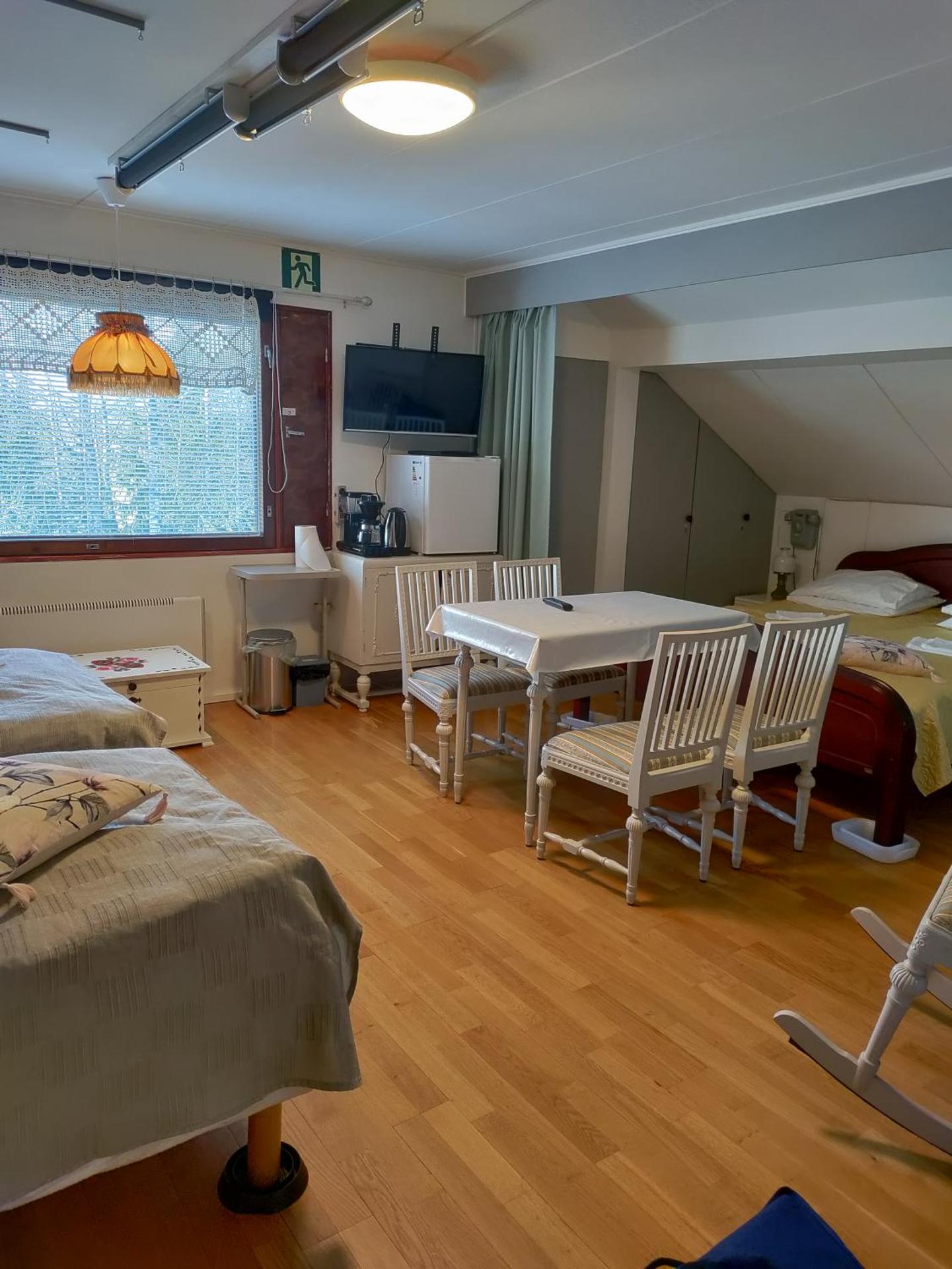 Minikoti, kalustettu huone 1-2 henkilölle