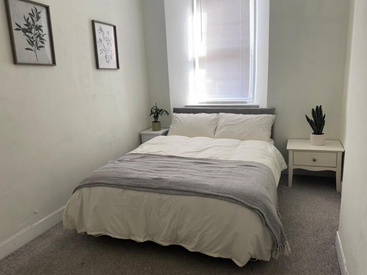 Modern 3-Bedroom Home with Cozy Cinema-Style Living Space