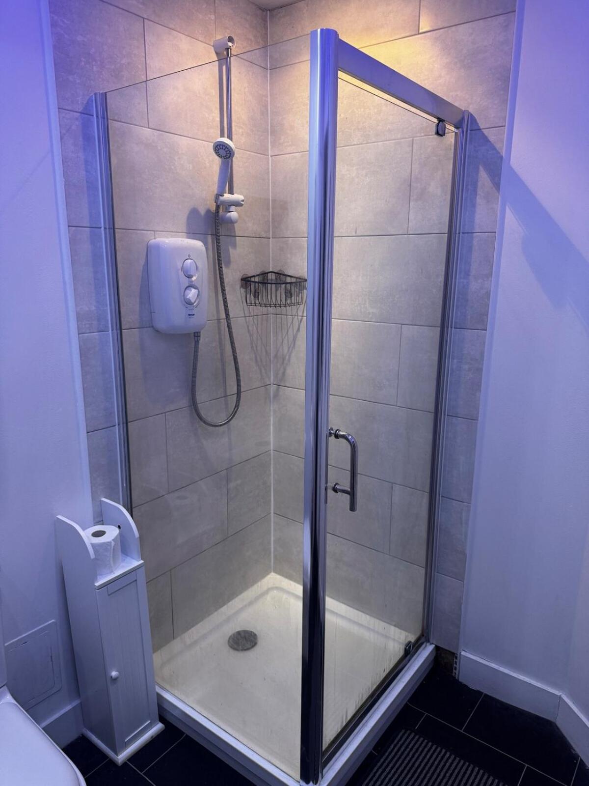 Modern 3-Bedroom Home with Cozy Cinema-Style Living Space