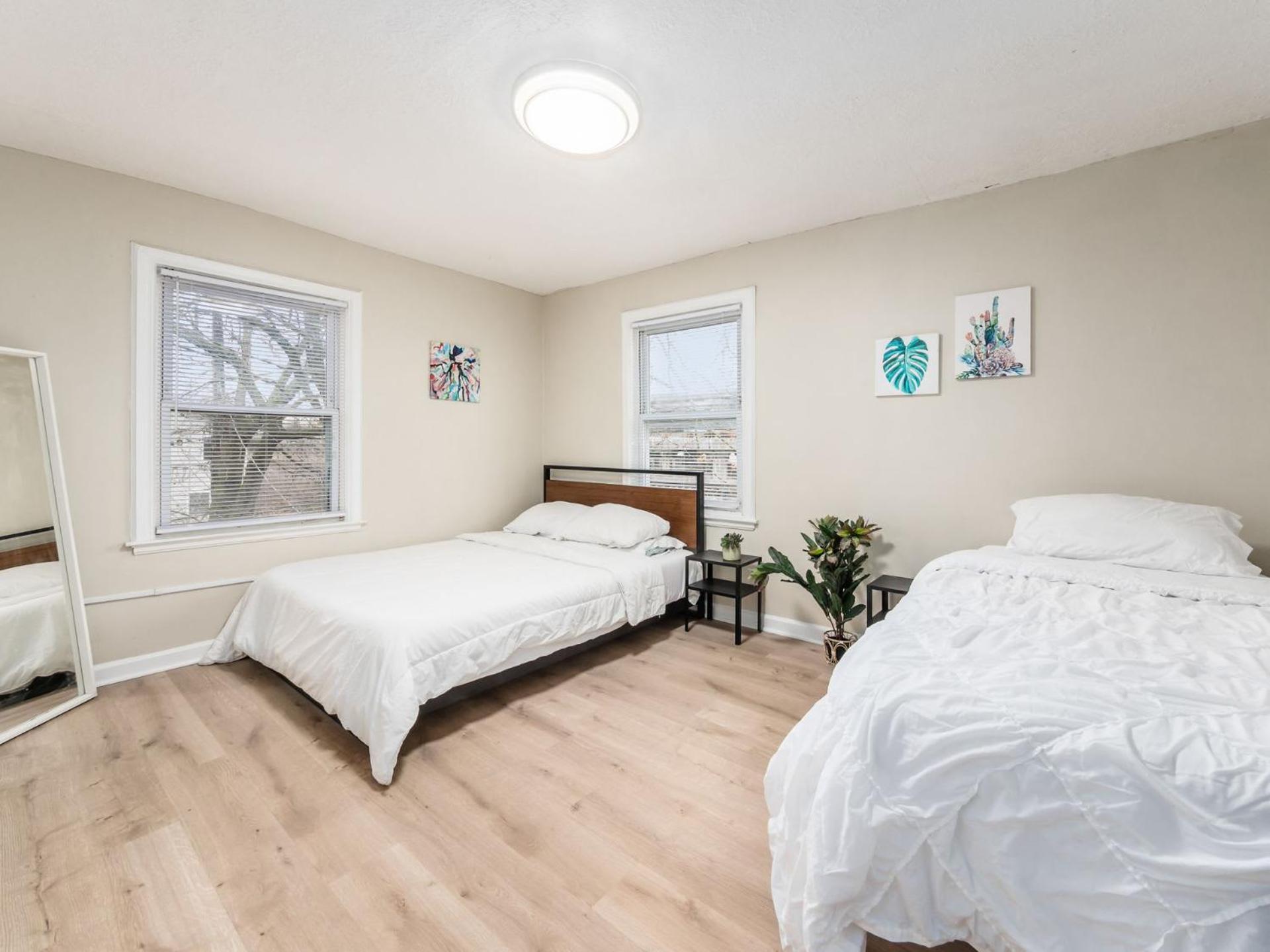 Stay in the Palazzo in OSU! 10 BEDS!