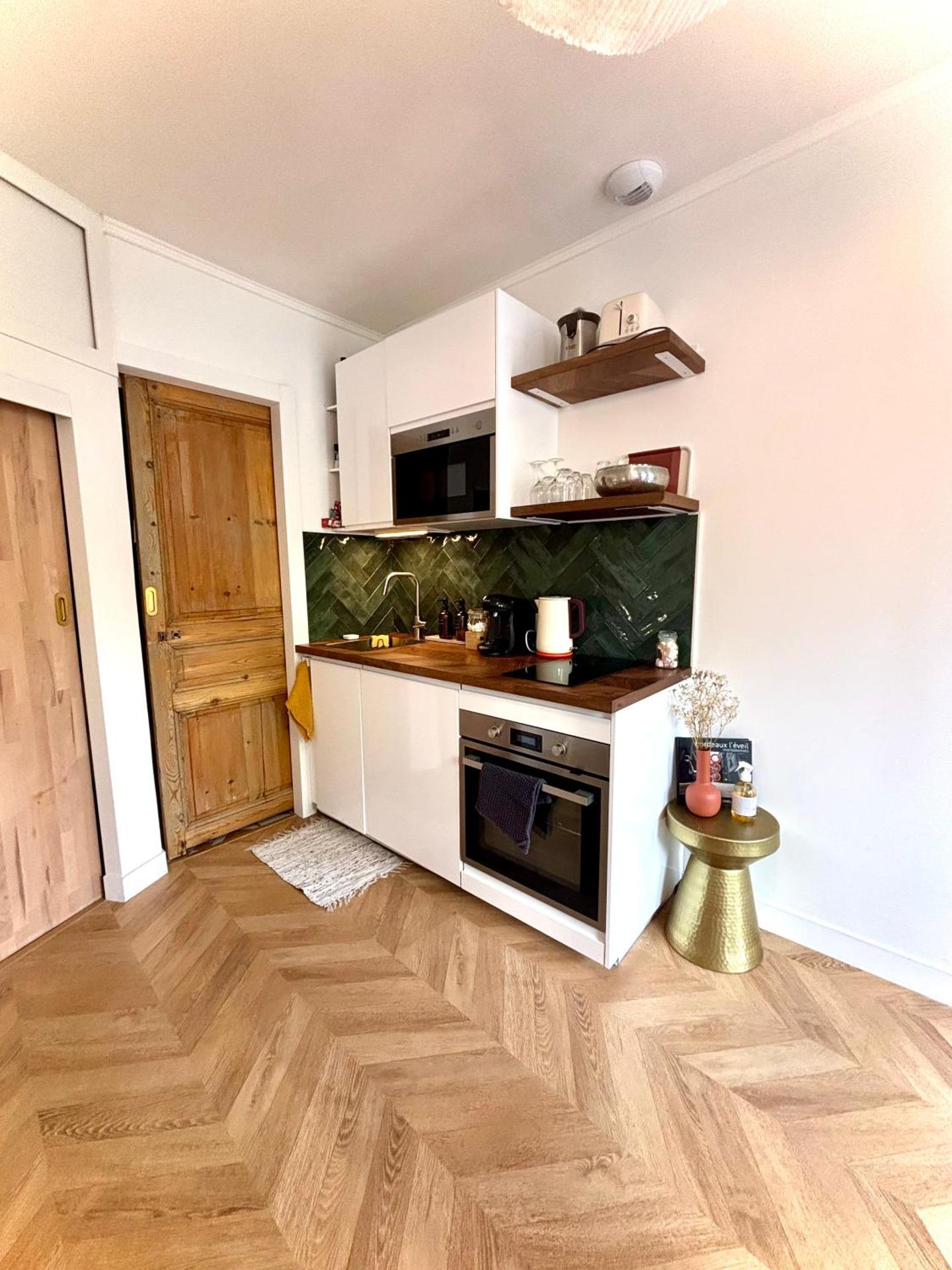 Kitchen or kitchenette