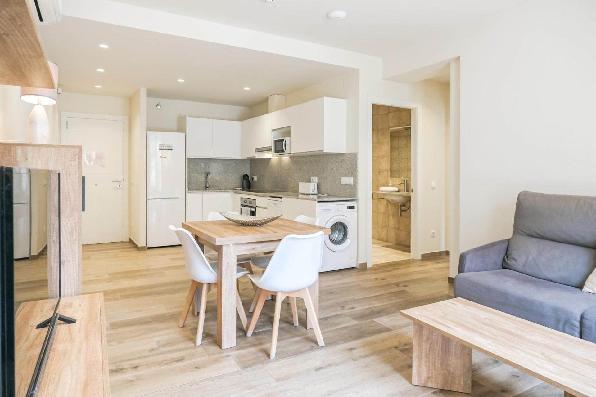 Can Cintet 1- Apartamento en la plaza de Besalú