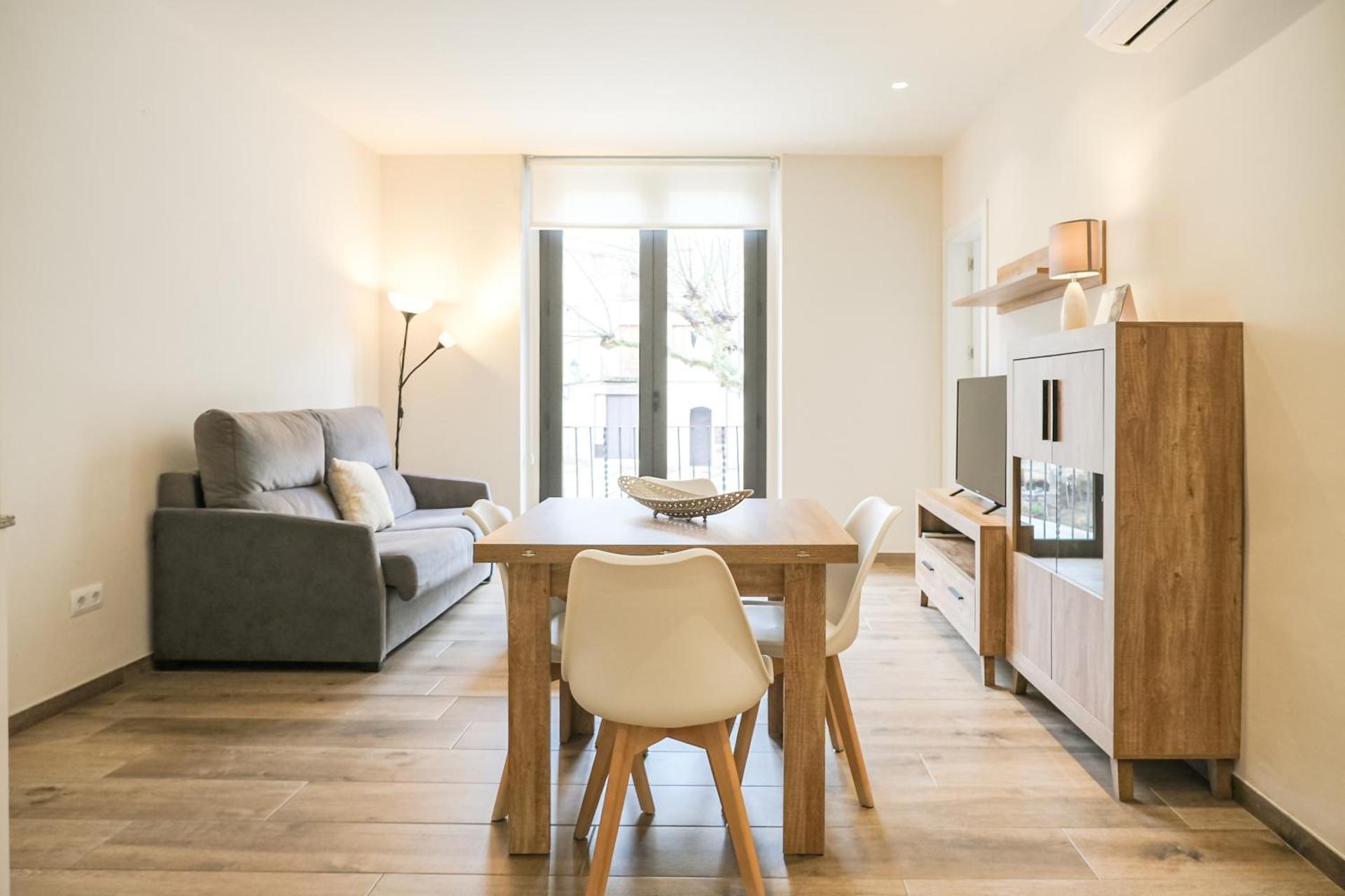 Can Cintet 1- Apartamento en la plaza de Besalú