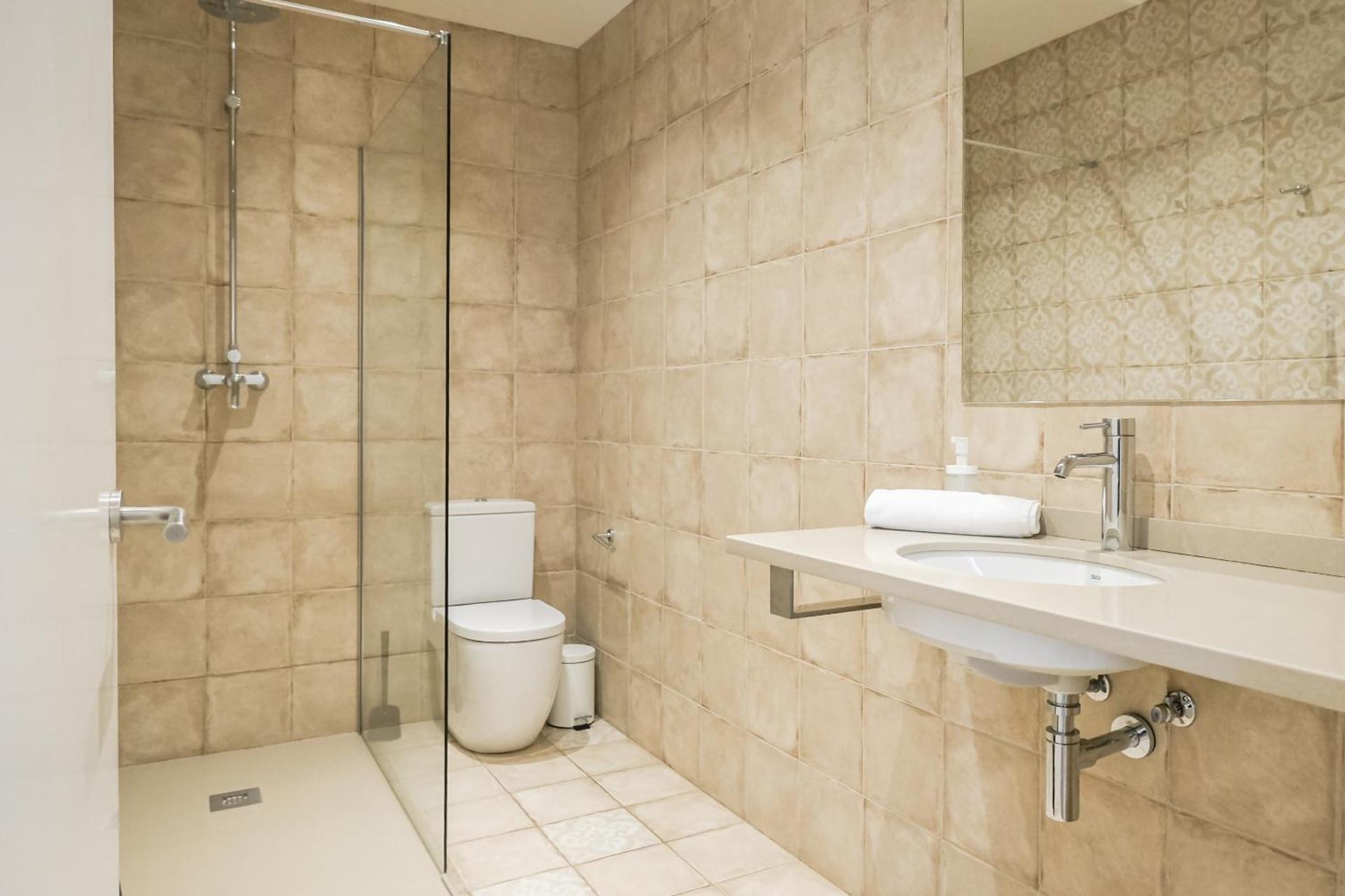 Can Cintet 1- Apartamento en la plaza de Besalú