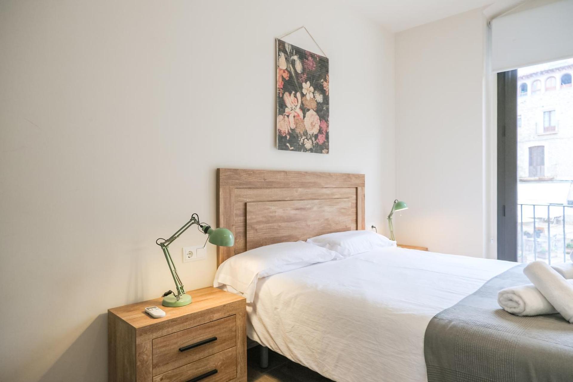 Can Cintet 1- Apartamento en la plaza de Besalú