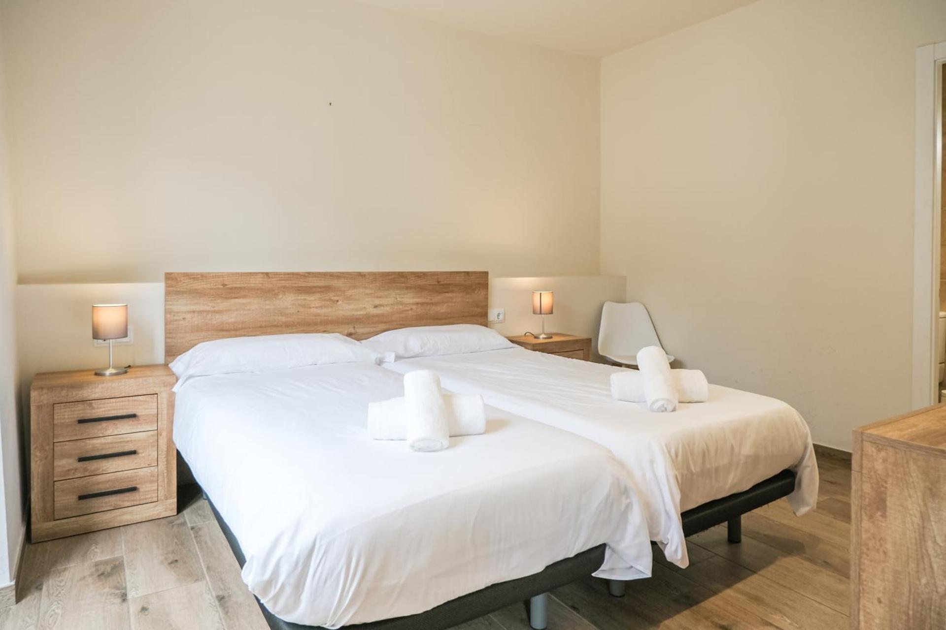 Can Cintet 1- Apartamento en la plaza de Besalú