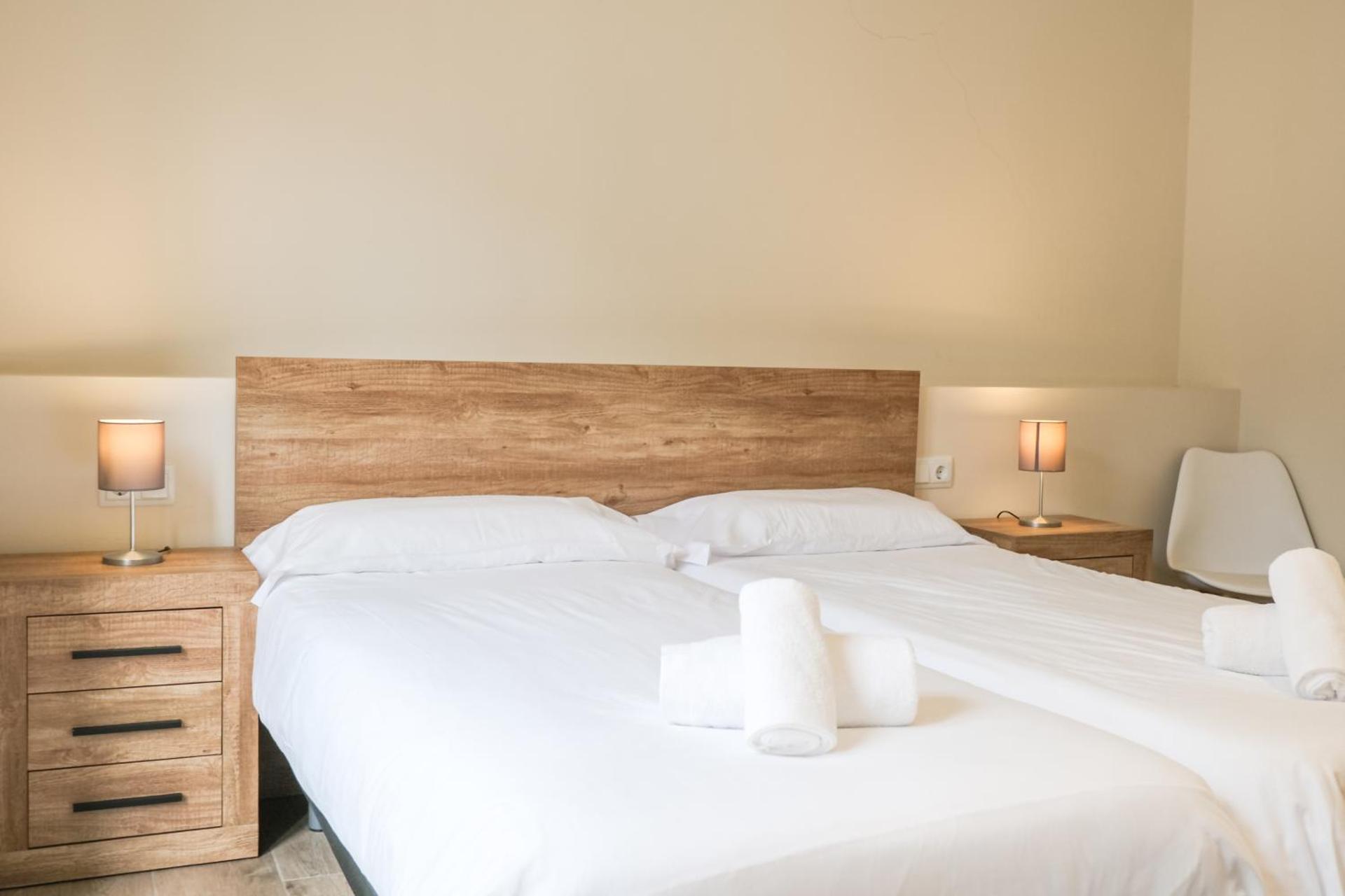 Can Cintet 1- Apartamento en la plaza de Besalú