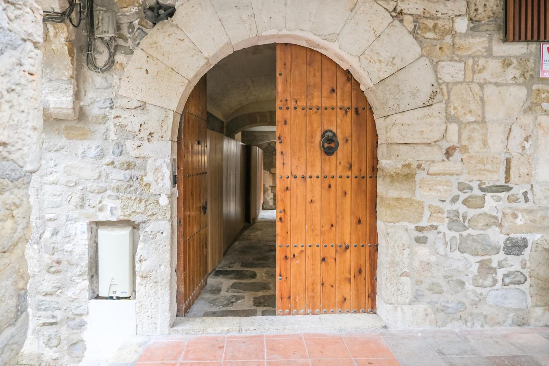 Can Cintet 2-1,Nuevo Apartamento Moderno en Besalú