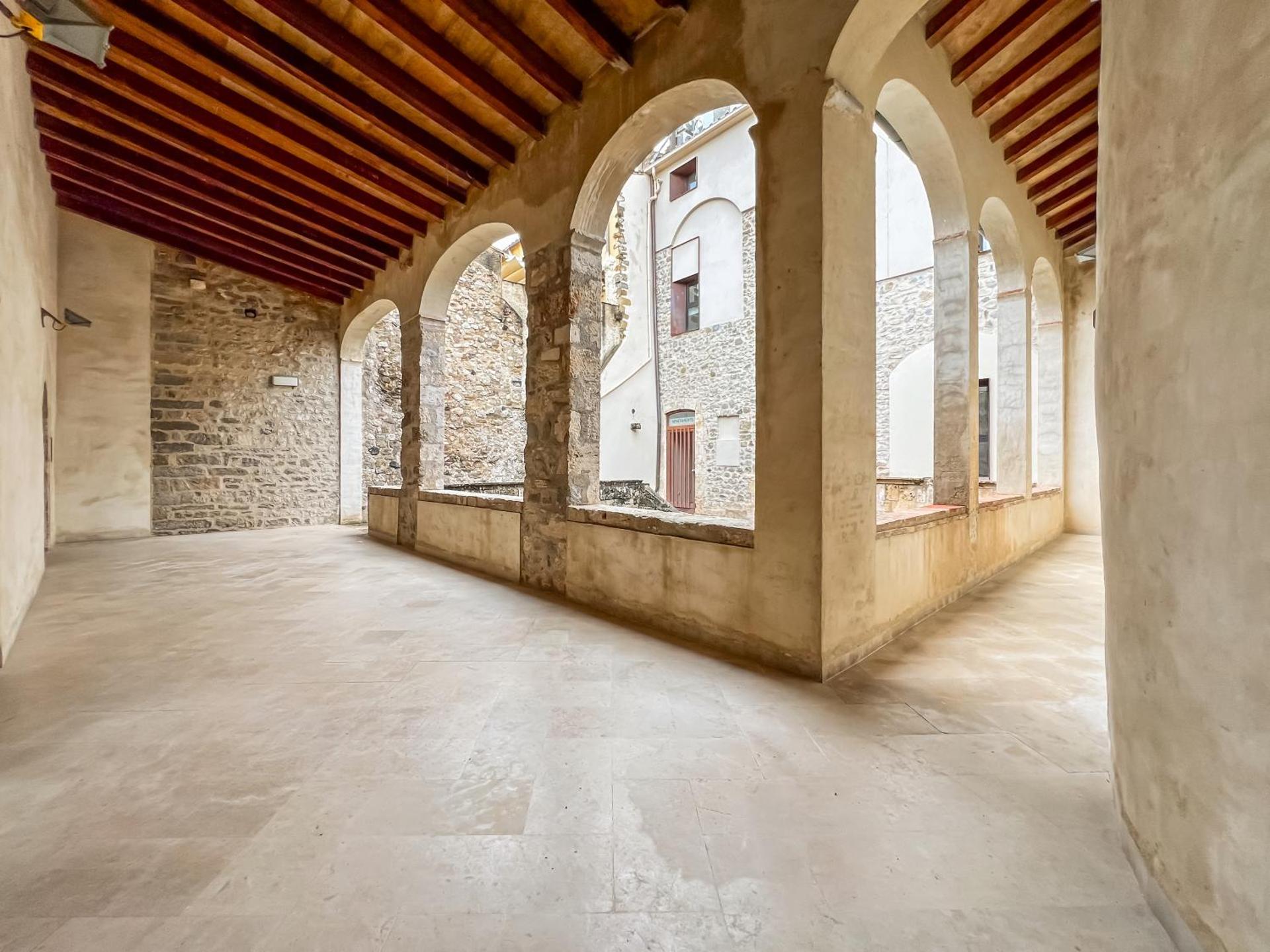 Can Cintet 1- Apartamento en la plaza de Besalú