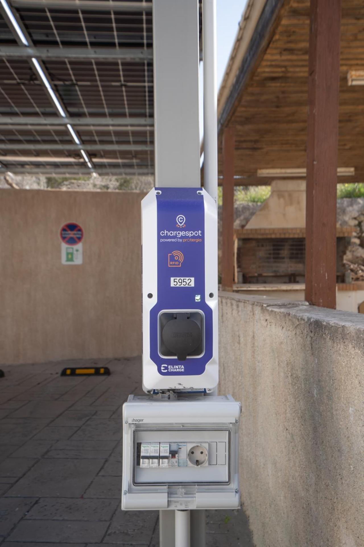 One-Bedroom Apartment with Balcony and Sea View 4