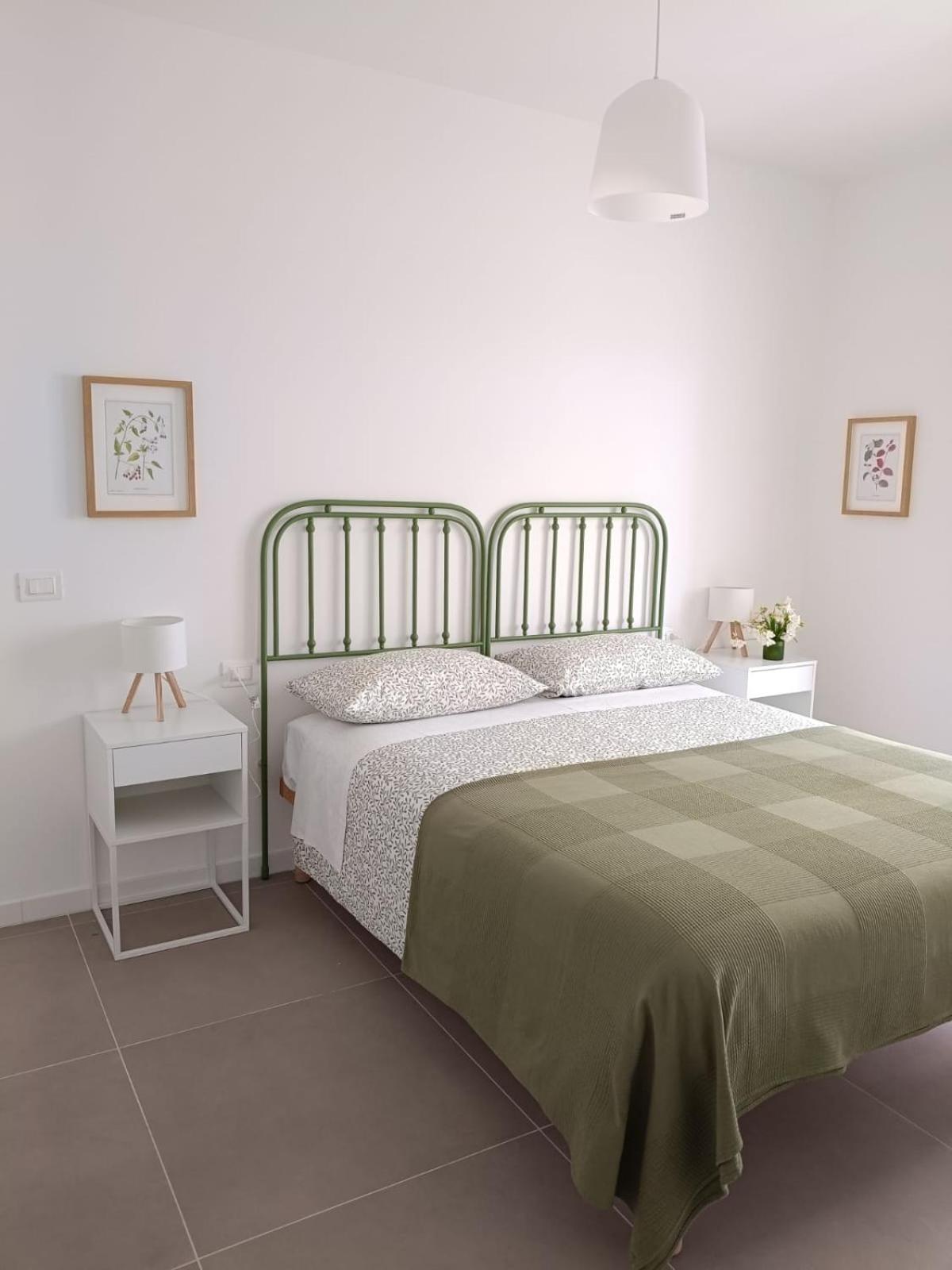 Yellow flowers case con garage ed ascensore