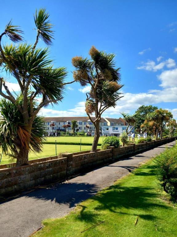 Regis Lodge Guest House