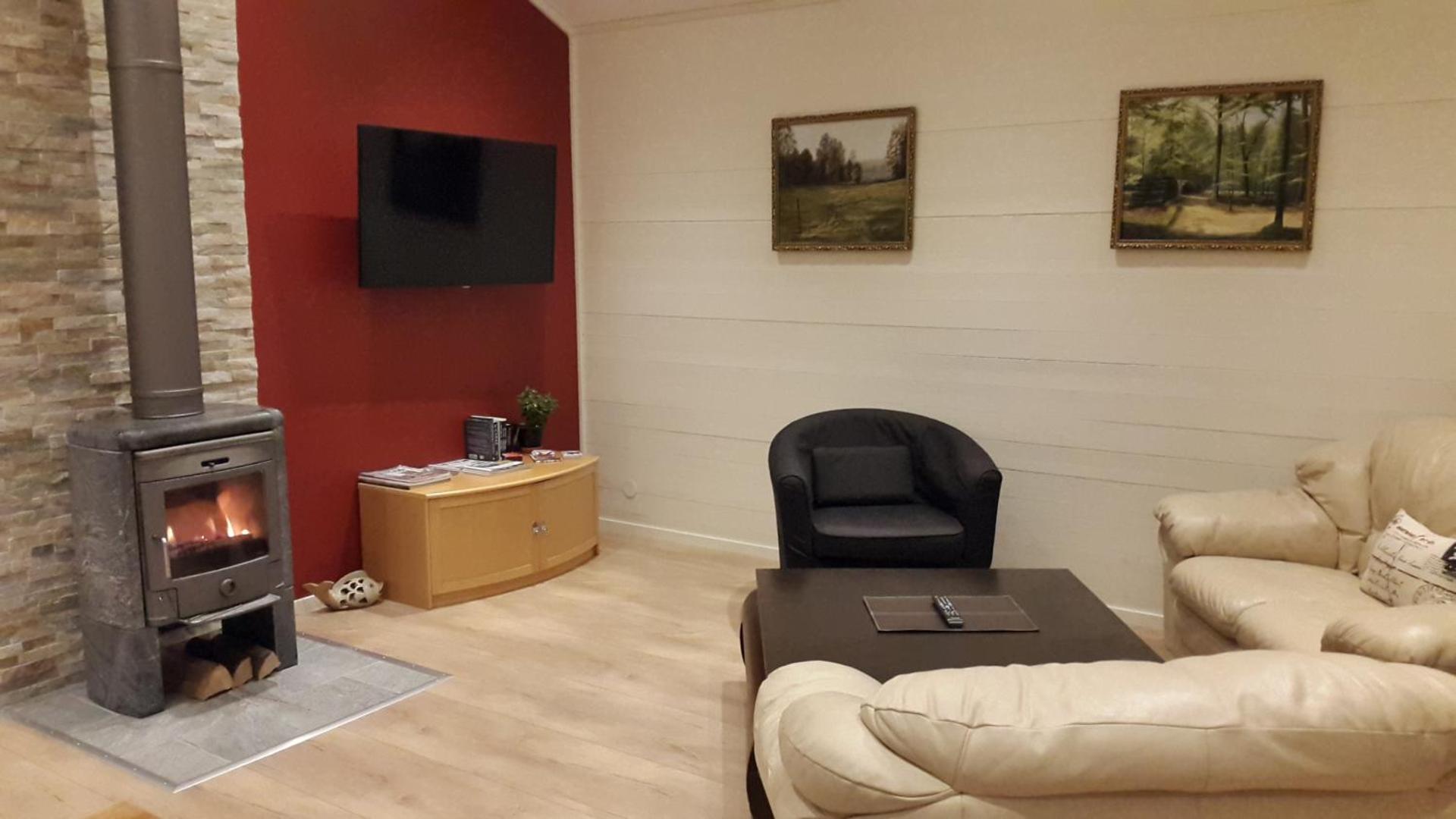 Communal lounge/ TV room