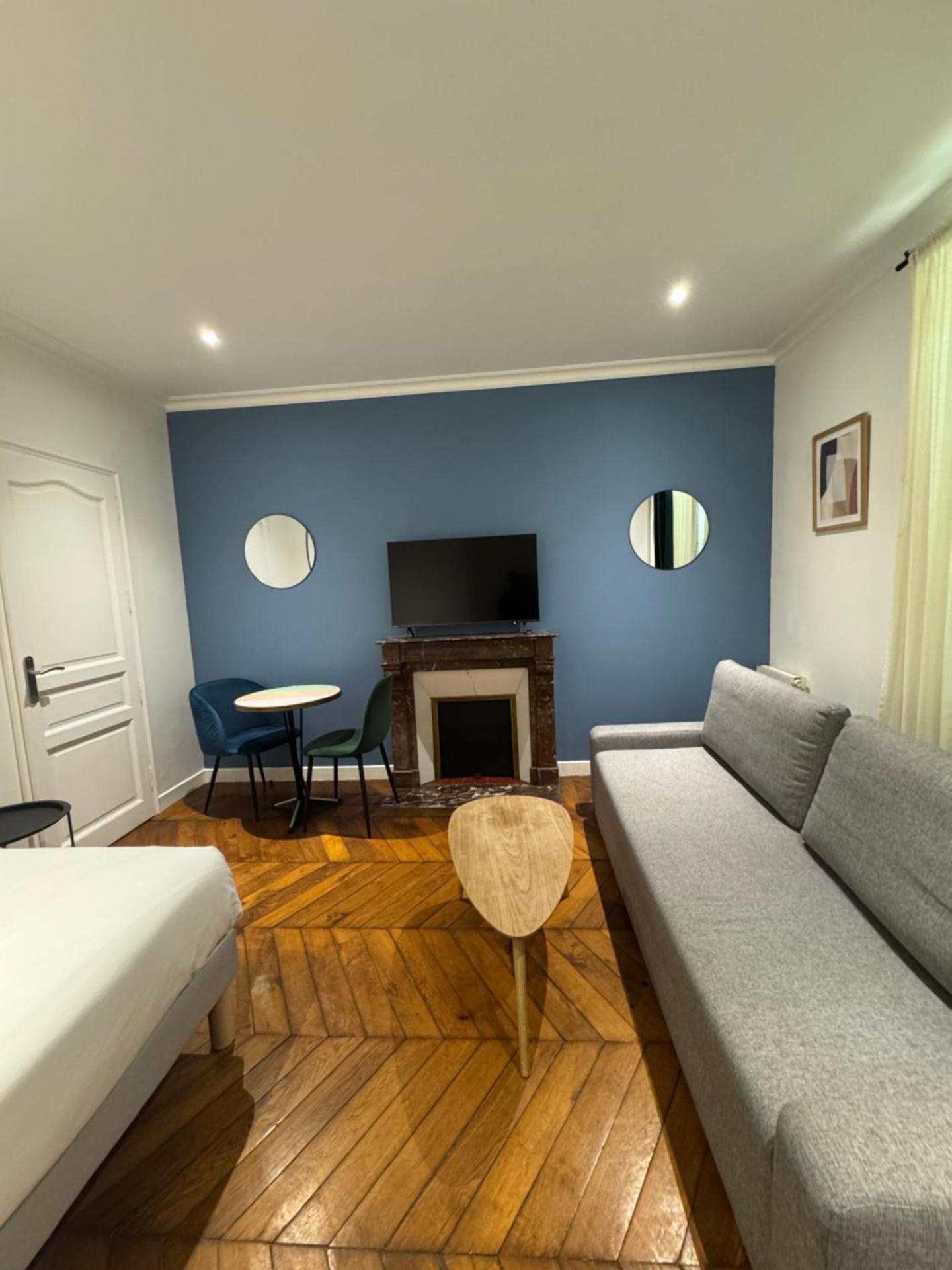 Portes de Paris RER C à 2 min WiFi & Parking Inclus