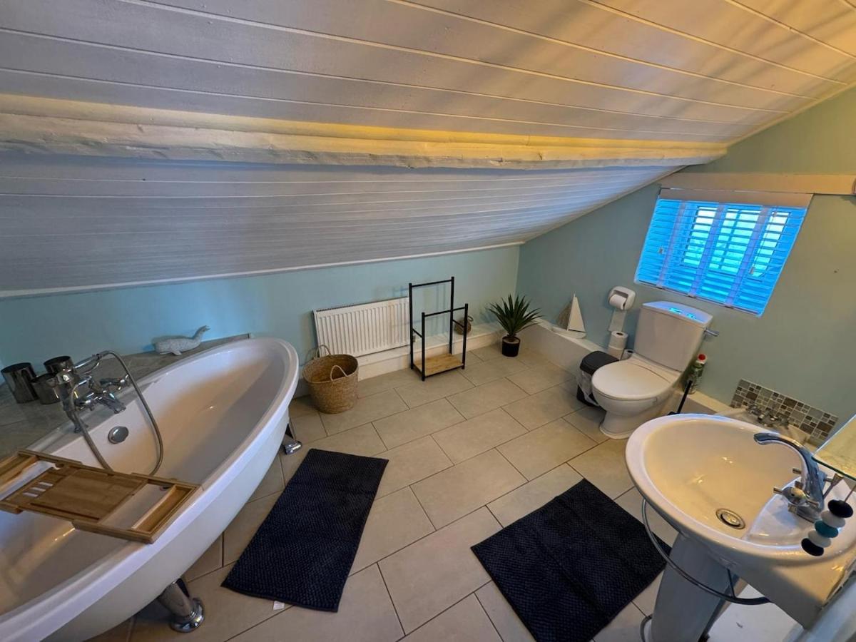 The old pub in Docking