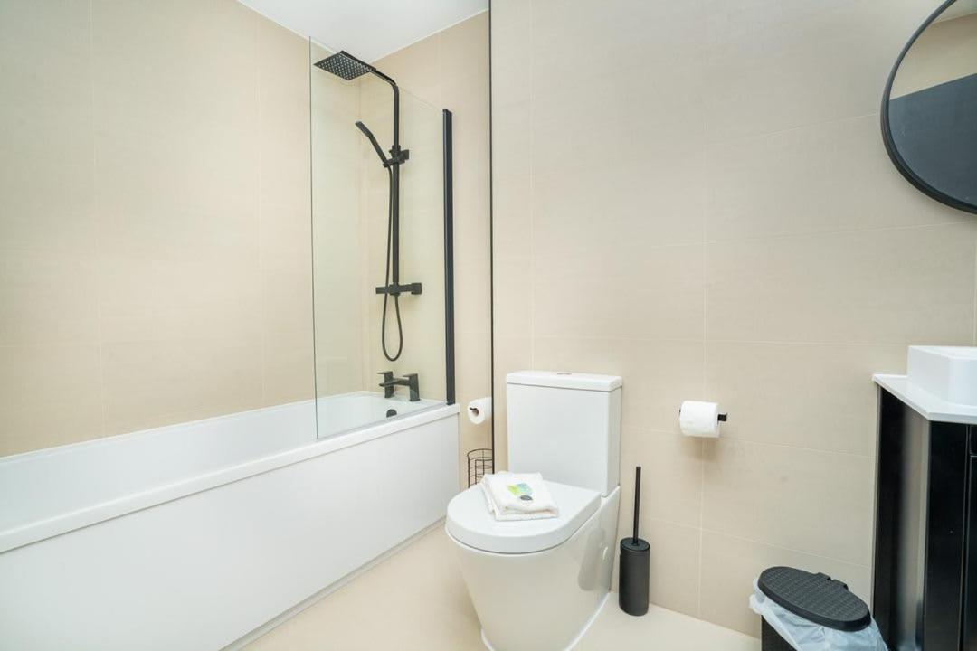 Bright & Contemporary 2 Bed Flat in Birmingham