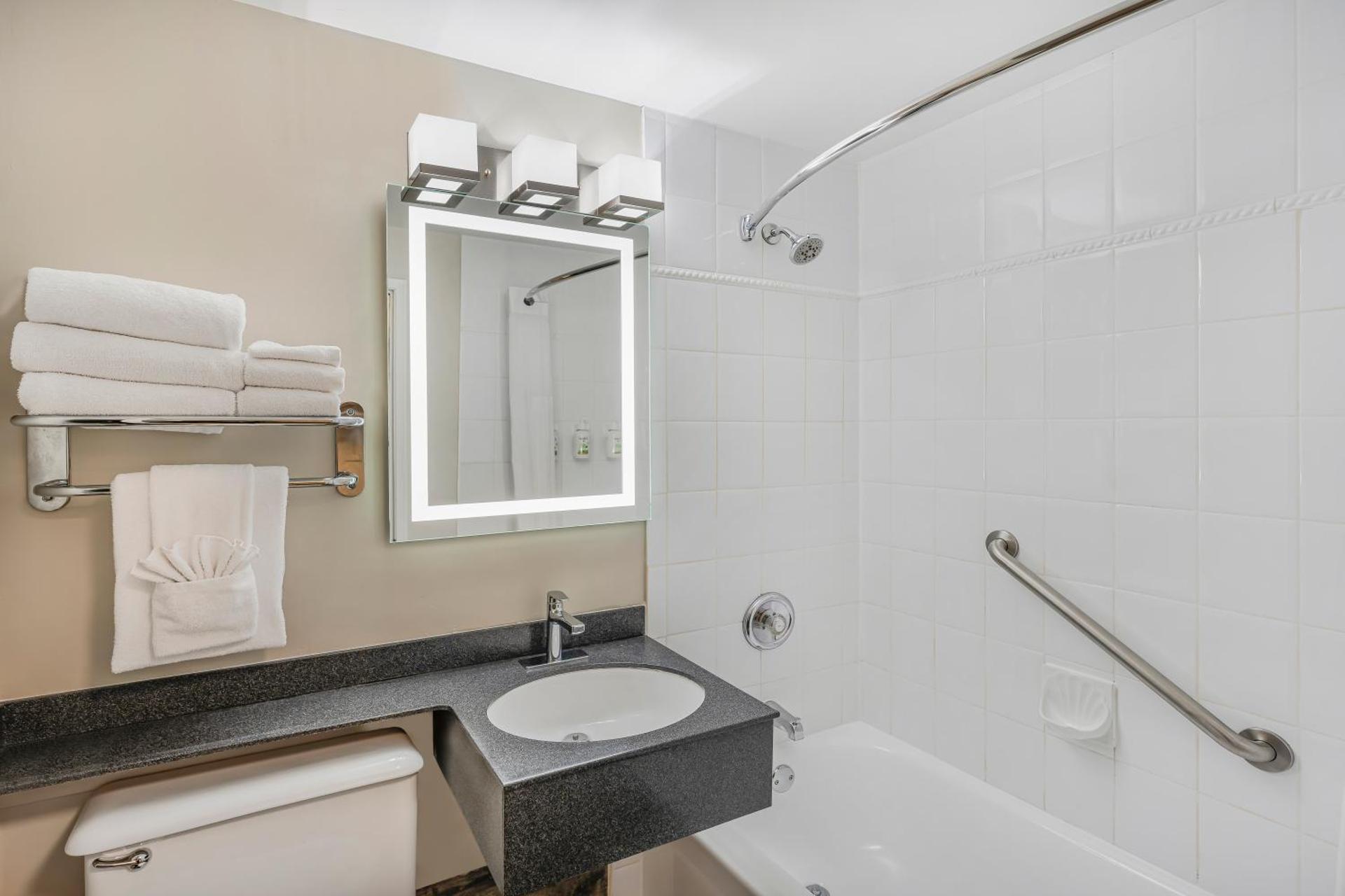 Deluxe King Room with Kitchenette and Street View