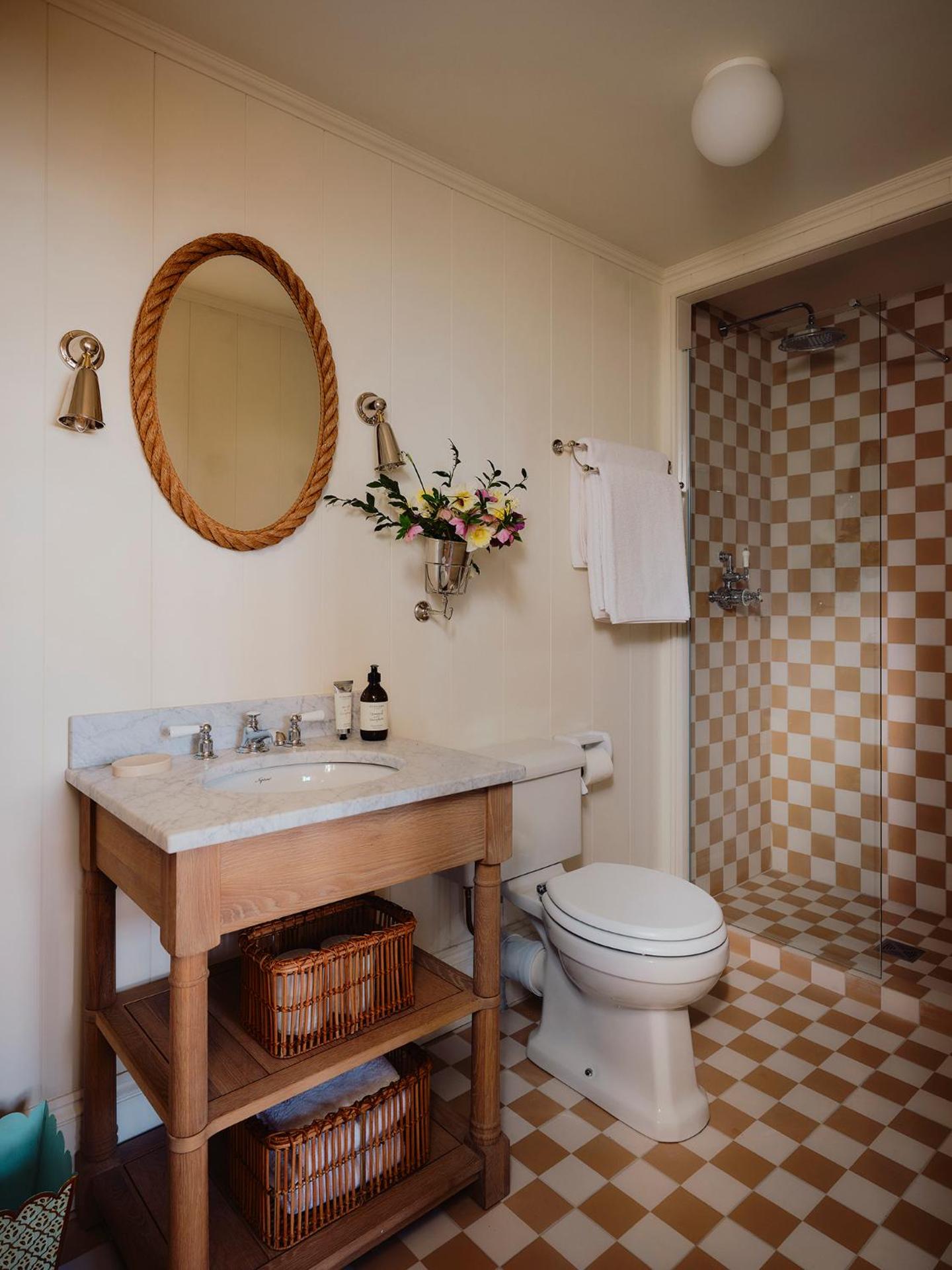 1-bed luxury seafront cabin in heart of Newlyn, Mousehole