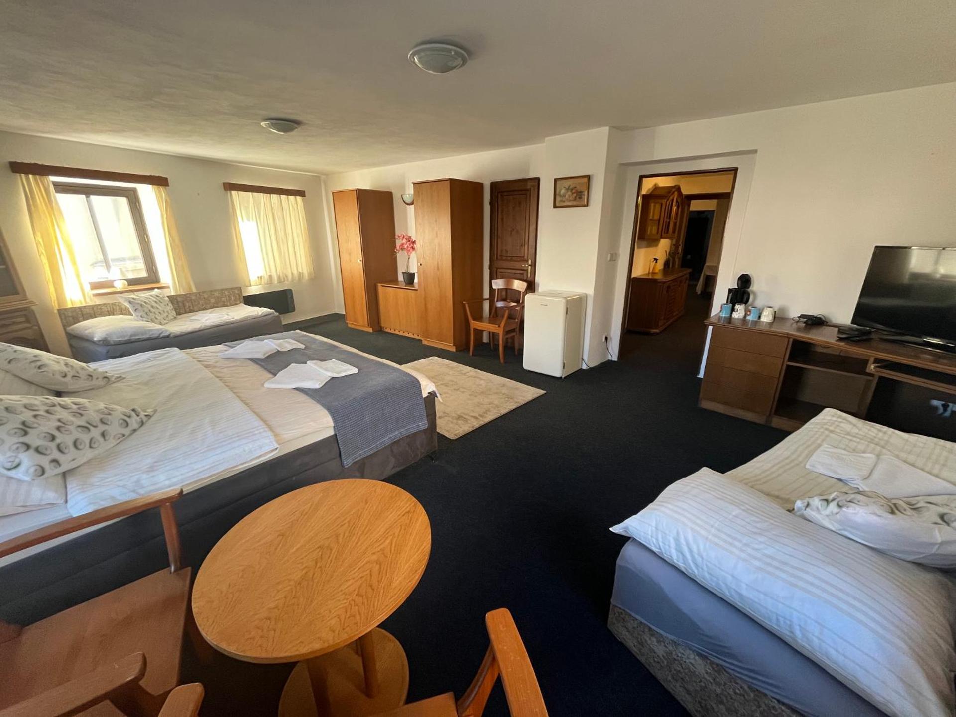 Communal lounge/ TV room