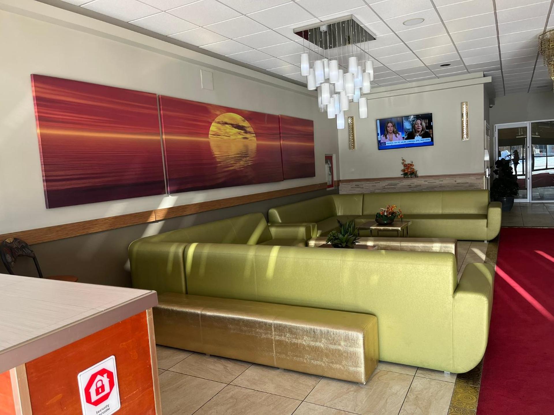 Communal lounge/ TV room