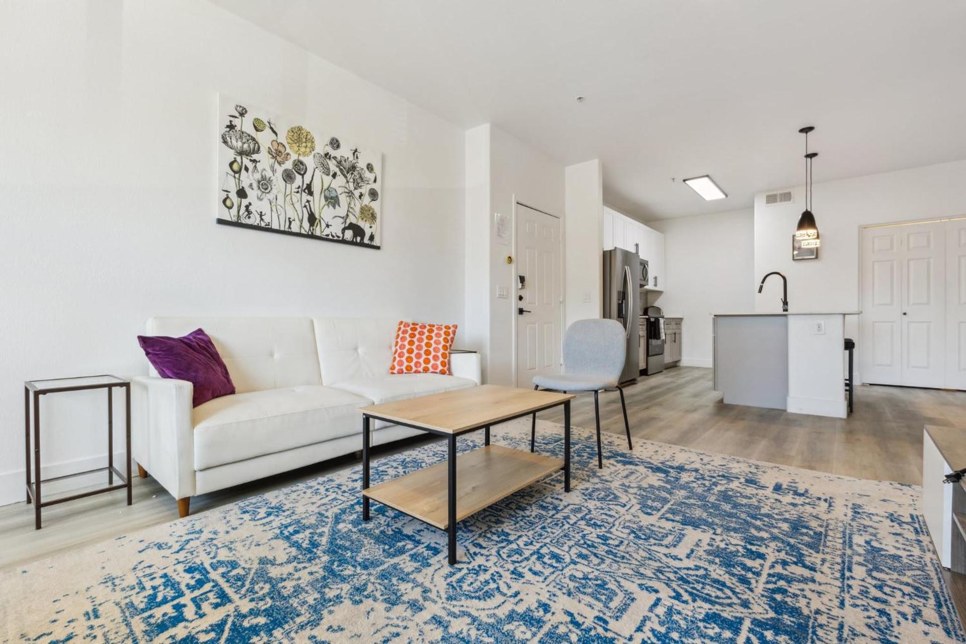 CozySuites Glendale - Westgate with pool 04