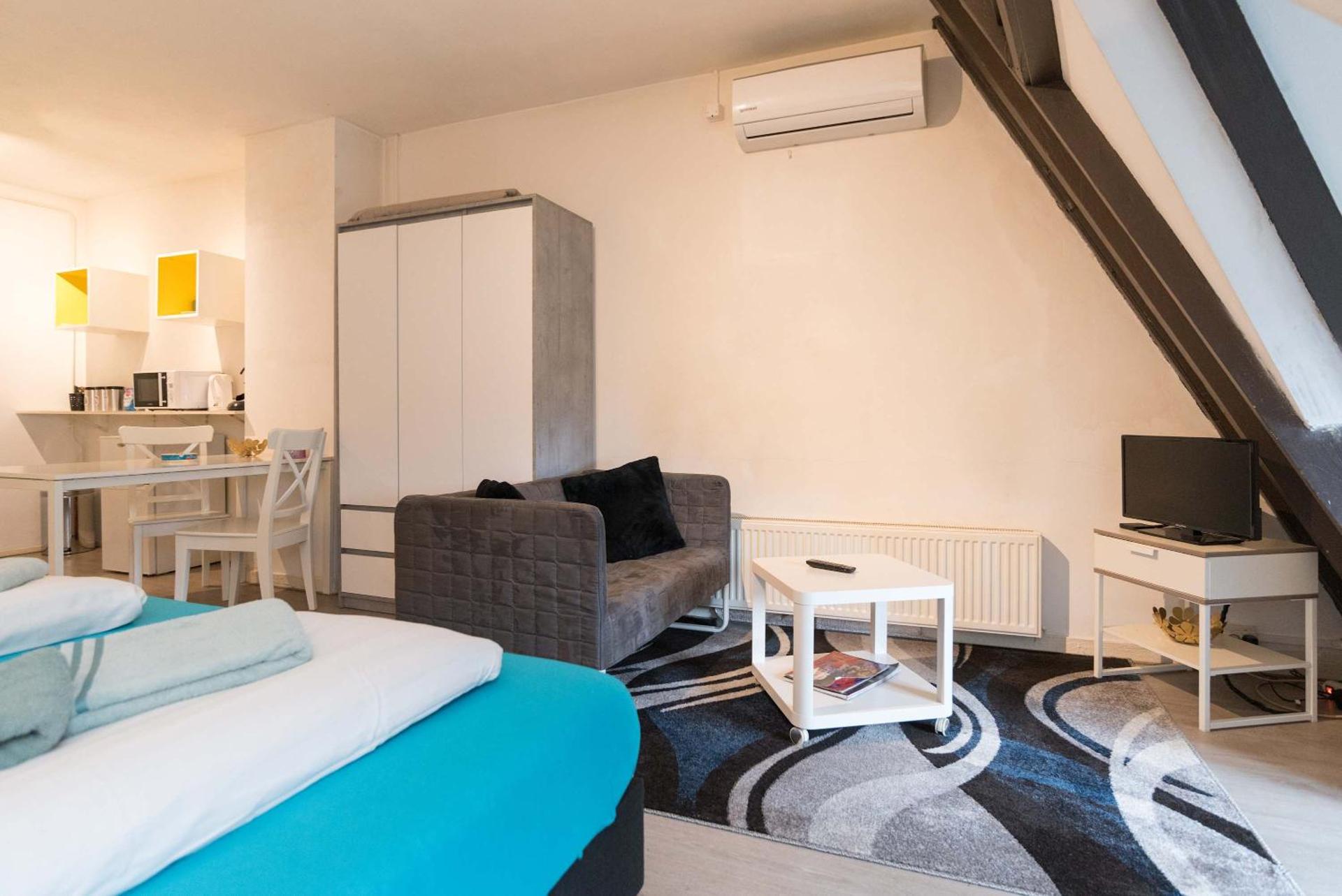 RedLight District Smokers Friendly Private Studio