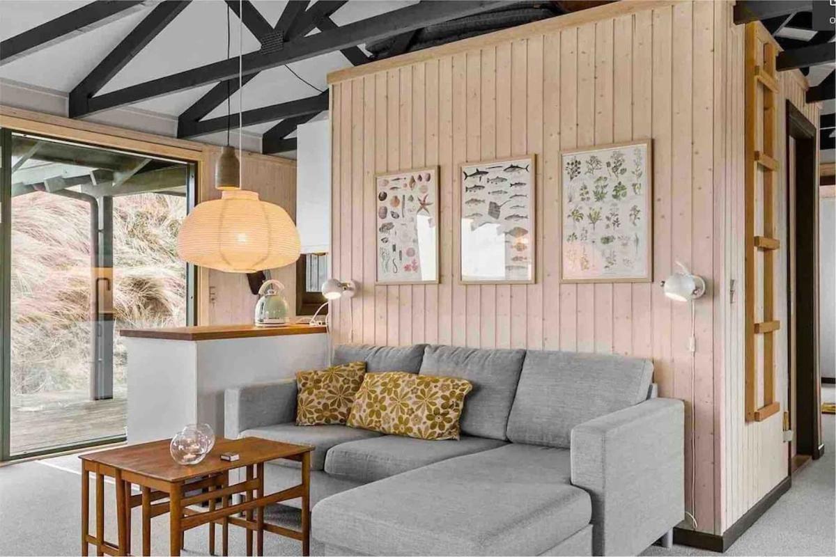 Veludstyret sommerhus i unik natur 350 m fra lækker badestrand - helårsbolig