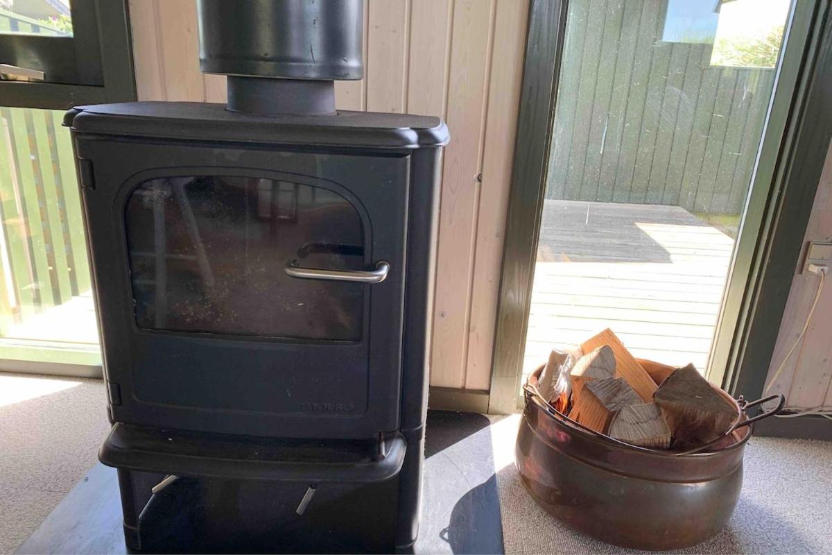Veludstyret sommerhus i unik natur 350 m fra lækker badestrand - helårsbolig