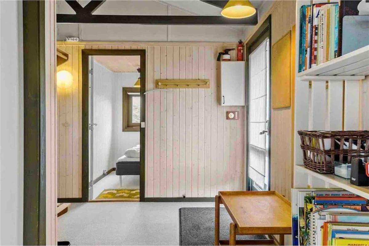 Veludstyret sommerhus i unik natur 350 m fra lækker badestrand - helårsbolig