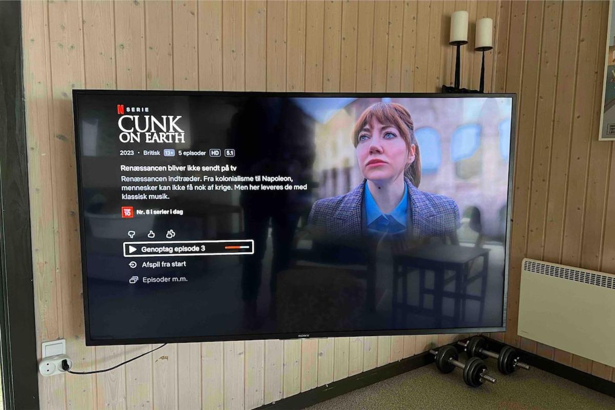 Veludstyret sommerhus i unik natur 350 m fra lækker badestrand - helårsbolig