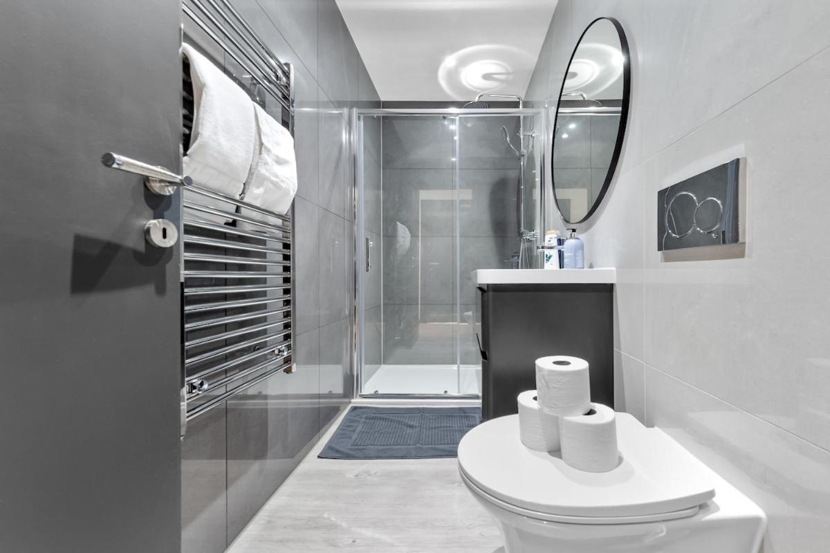 Modern 1 Bed Flat - Near Station - Central London