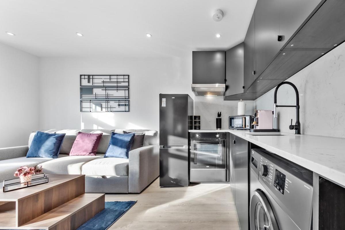 Modern 1 Bed Flat - Near Station - Central London