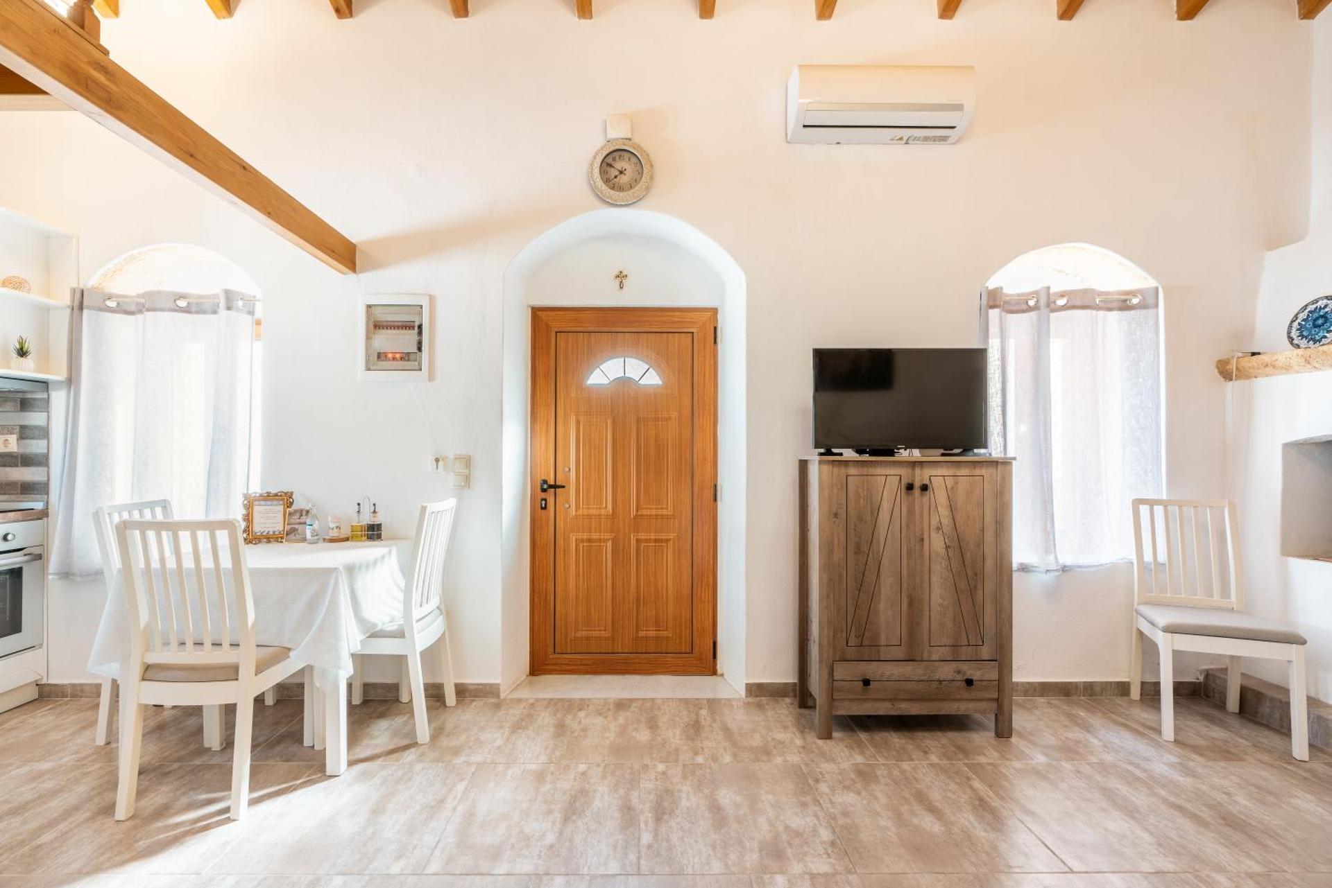 Alicia's Traditional Home In Paradisi